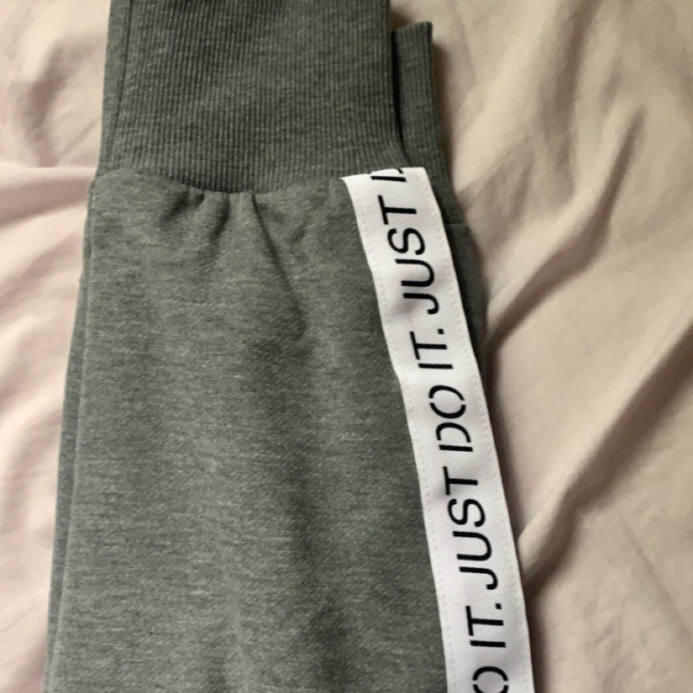 Nike Joggers - Picture 3 of 3